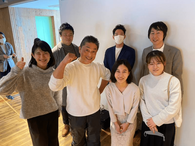 「Cultivate the future maniwa 2023」にて。前段左から2番目が平泉さん、右隣がRISE田中。